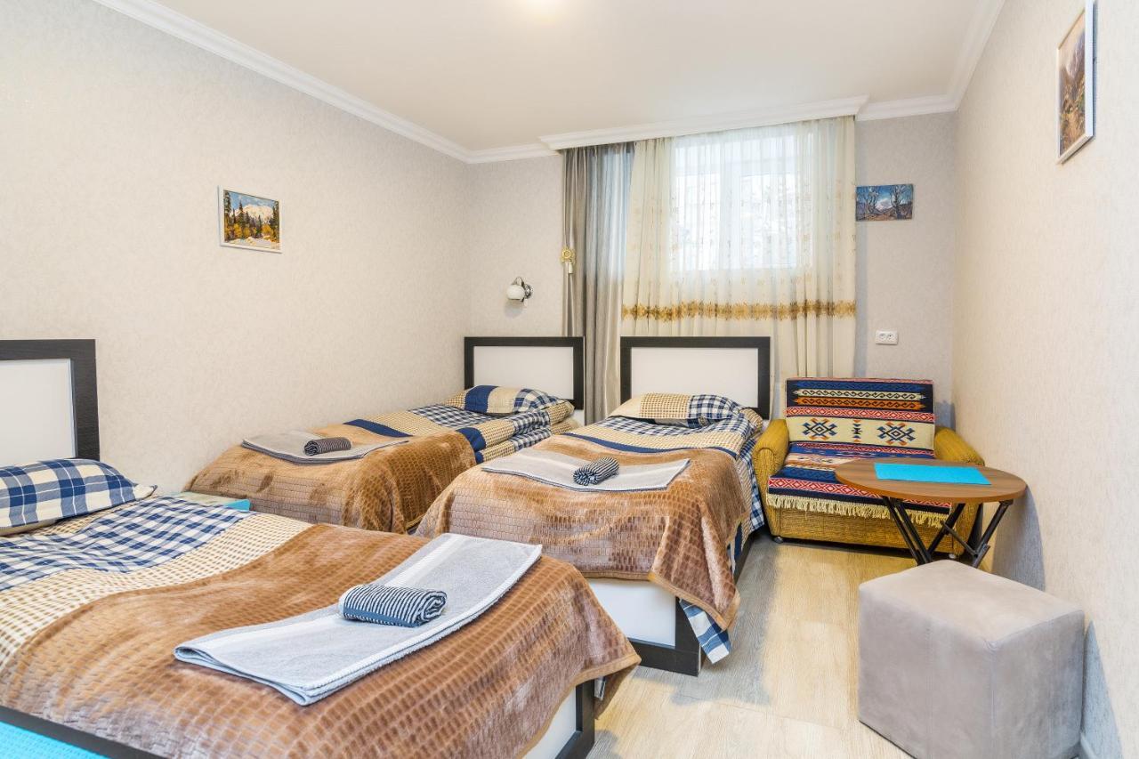 Guest House Poligloti Телаві Екстер'єр фото