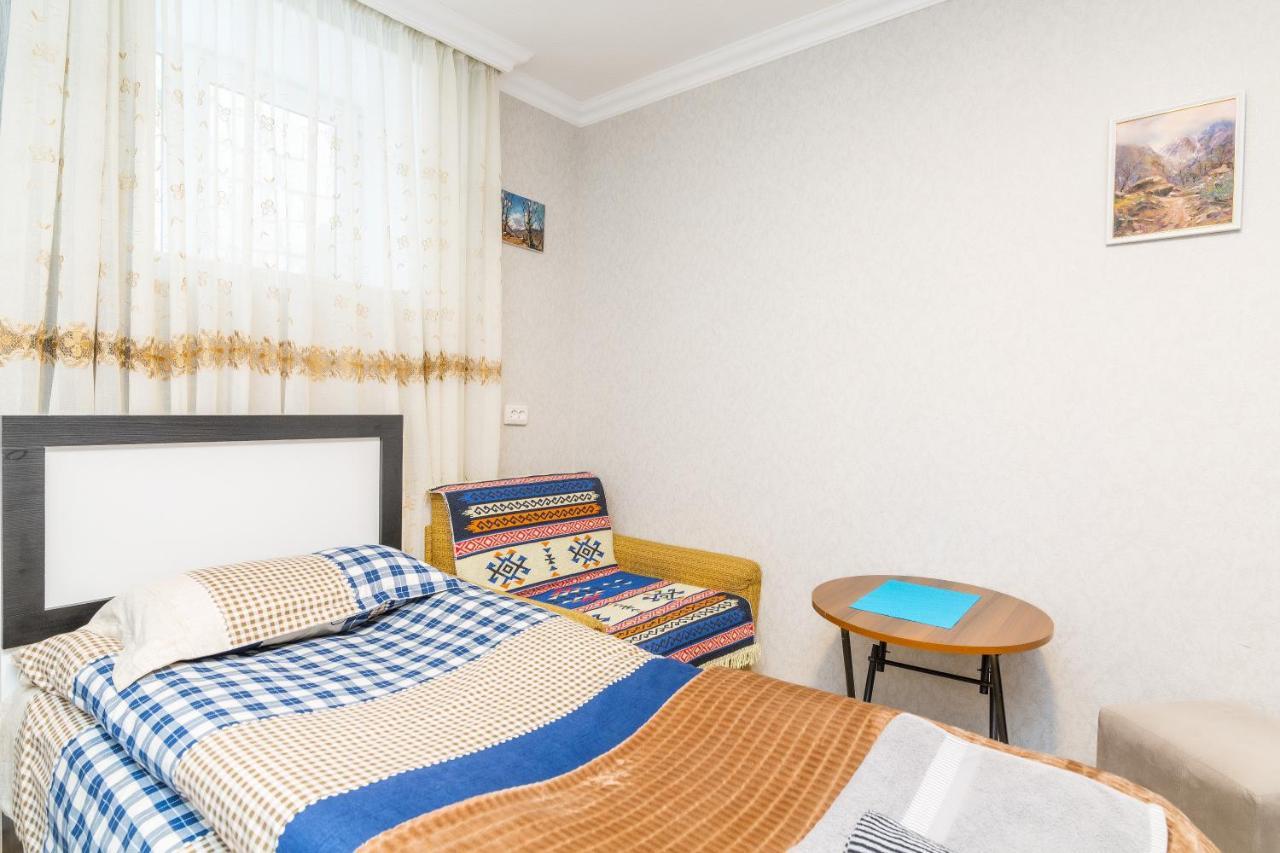 Guest House Poligloti Телаві Екстер'єр фото