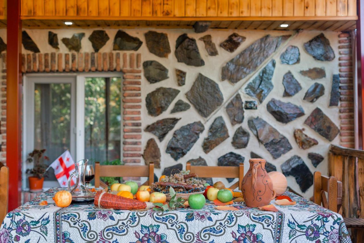 Guest House Poligloti Телаві Екстер'єр фото