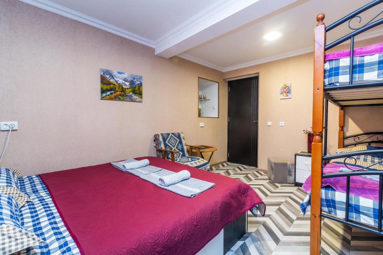 Guest House Poligloti Телаві Екстер'єр фото